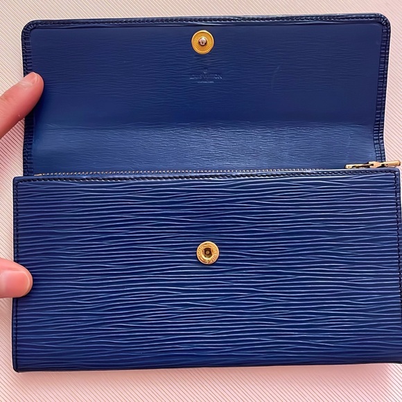 Louis Vuitton Epi Leather Wallet - Picture 5 of 17
